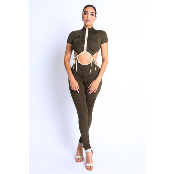 Women's Short Sleeves Zipper Front Tie Detailed Jumpsuit medium - Picture 2 of 11